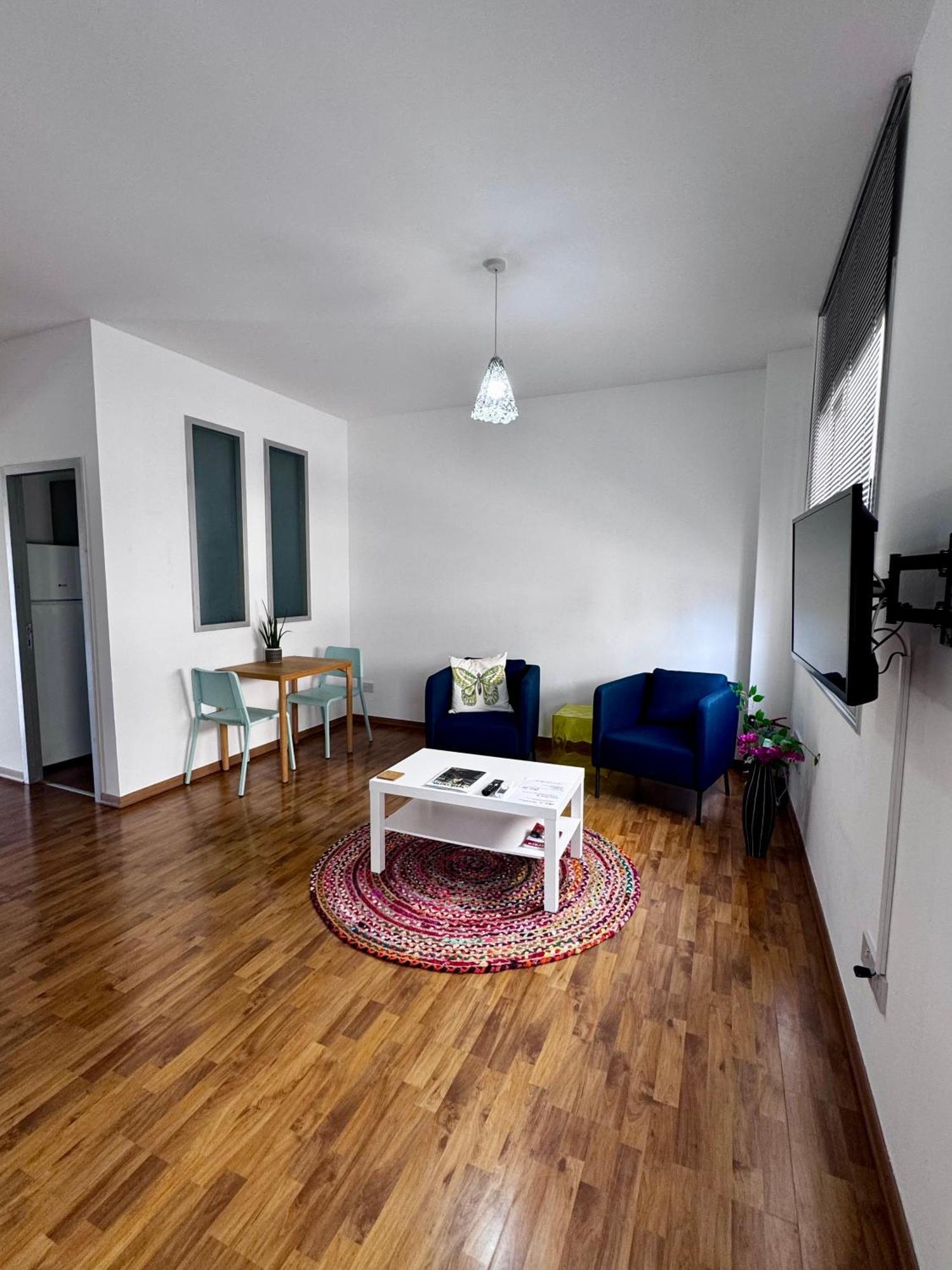 Lovely Studio Apartment In Pafos Extérieur photo